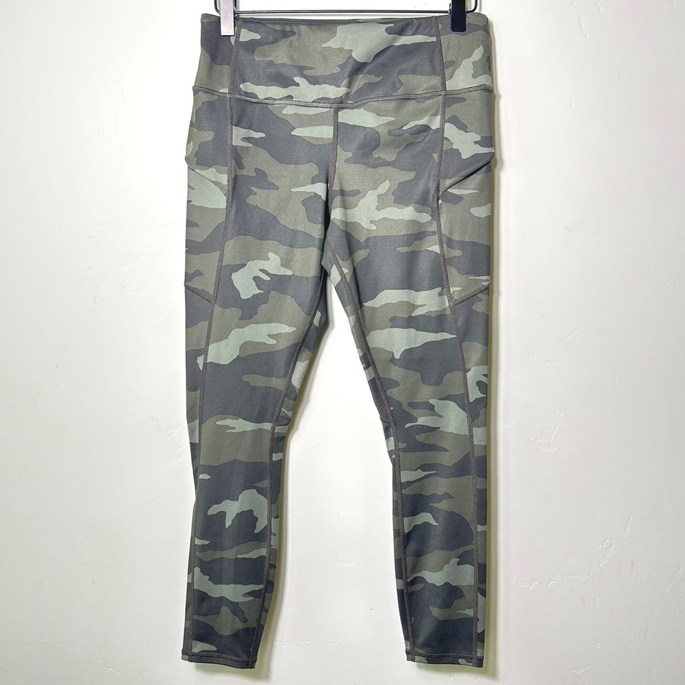 Athleta Camo Contender 7/8 Tight in Powerlift Zip Pockets Medium & High Impact